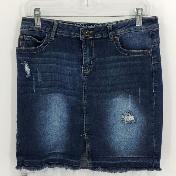 Denim skirt.  Size 9 junior by Rebel by Right. Raw hem. Good used condition. - Picture 1 of 9